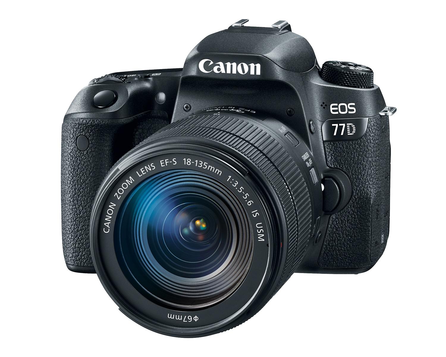 EOS 77D avec objectif EF-S 18-135mm - Vue trois quarts