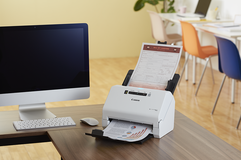 imageFORMULA R40 scanning on a desk