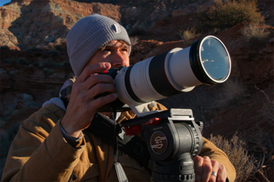 Keith Ladzinski en train de filmer dans les Grands Canyons