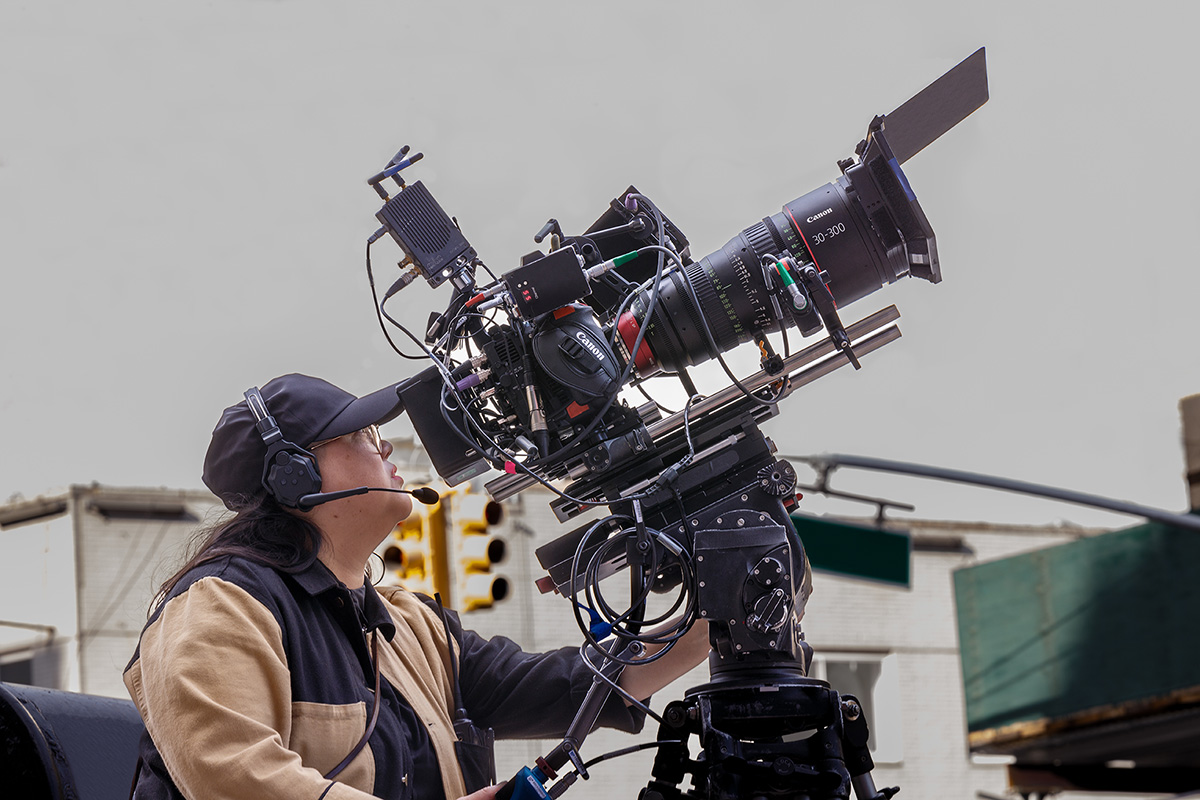 Christine Ng filmant Scary good avec le Canon EOS C400